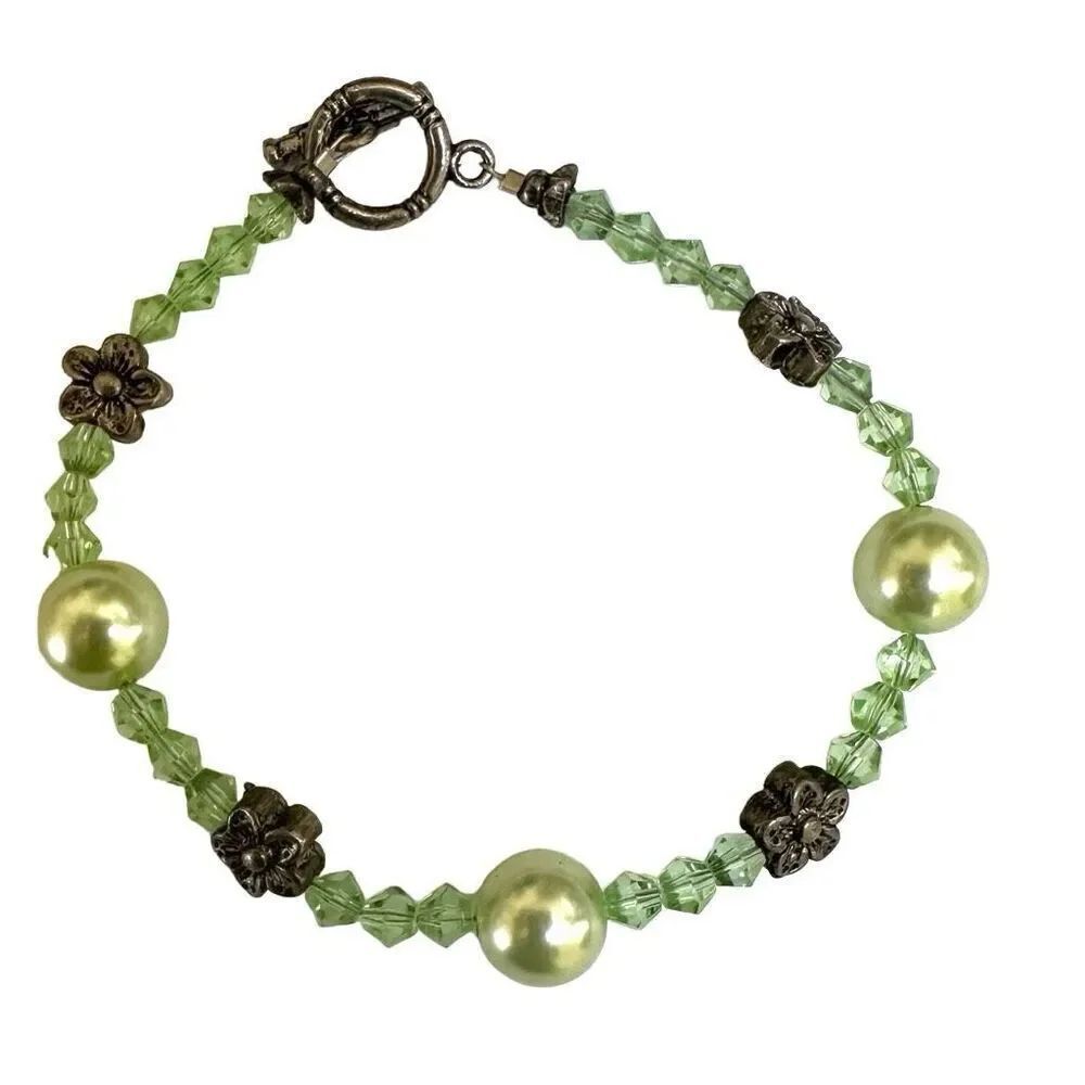Green beaded faux pearl flower beaded necklace
